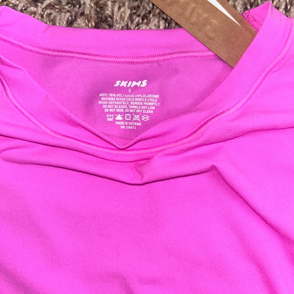 SKIMS Pink Long Sleeve Tee - Picture 2 of 2